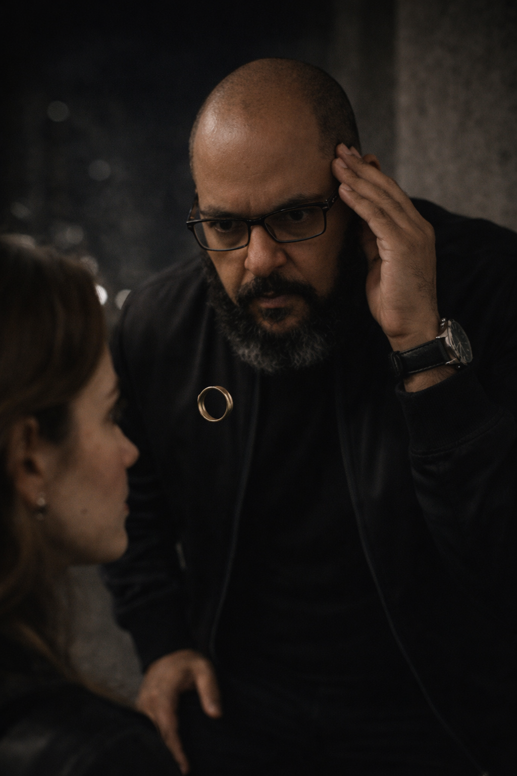 Meichyl Jaymz performing close-up mentalism with an audience member